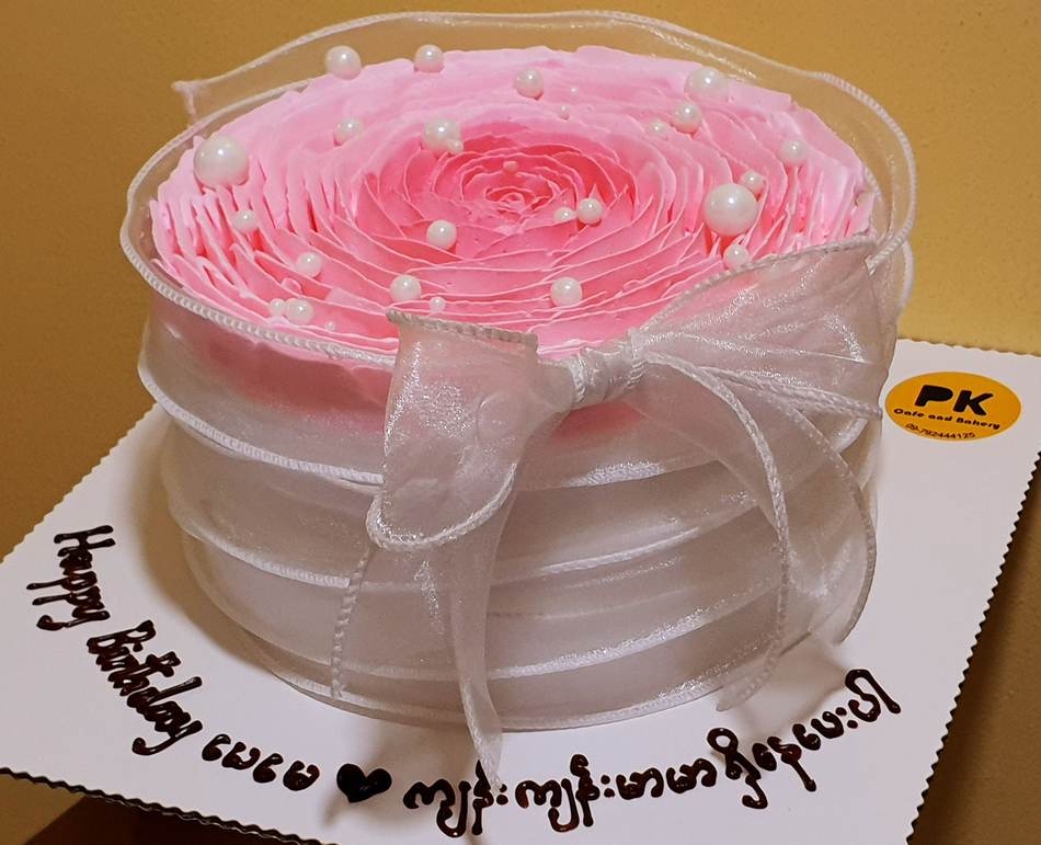 Classical cake design - Floral & Rosette
