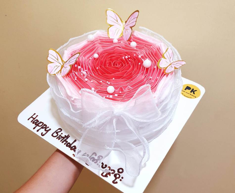 Classical cake design - Floral & Rosette