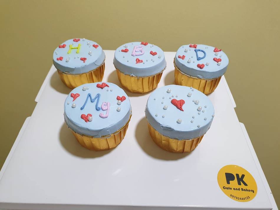 Personalised message cupcakes
